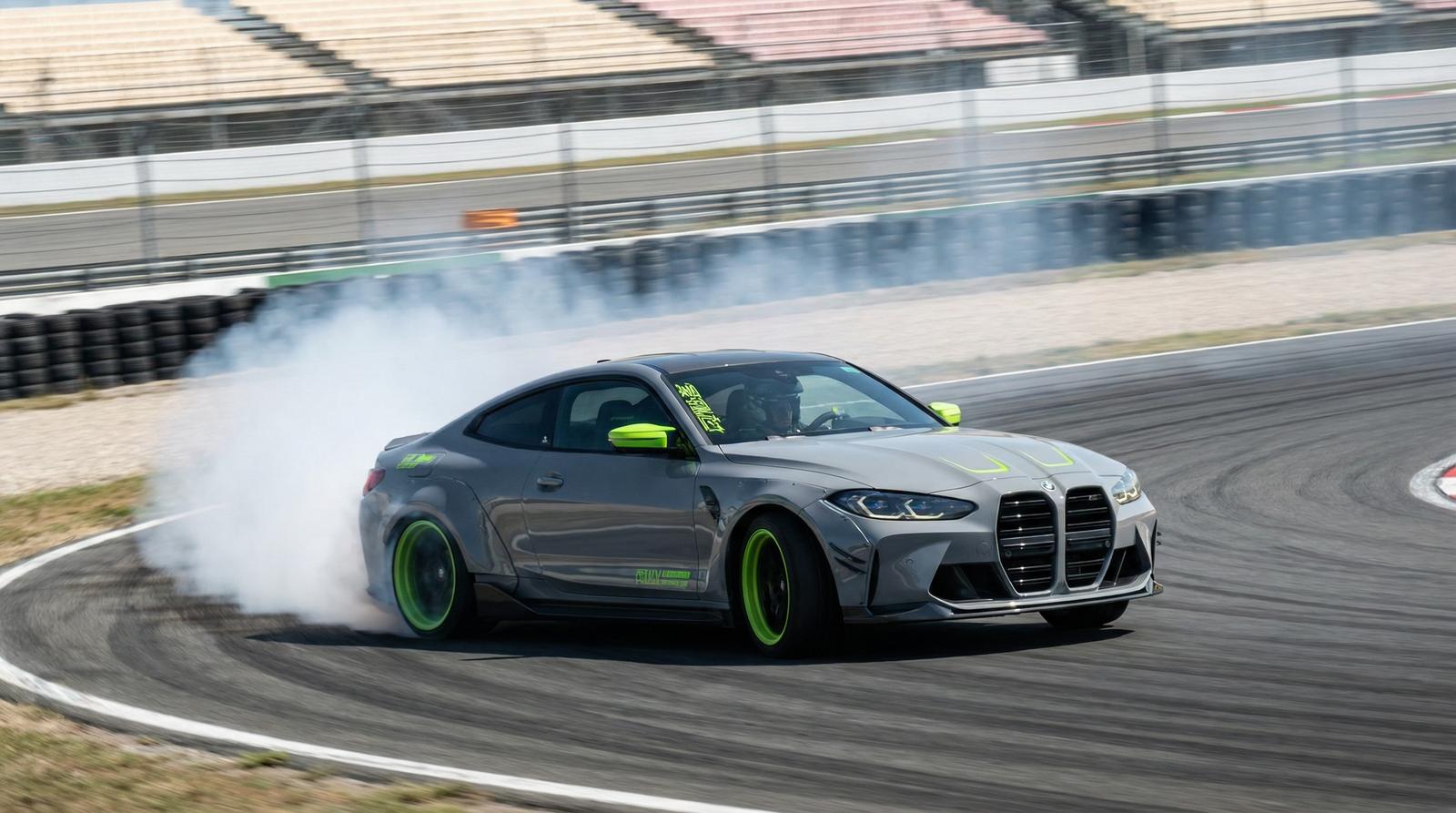 四爱 - 赛道漂移挑战：改装M4极限测试视频